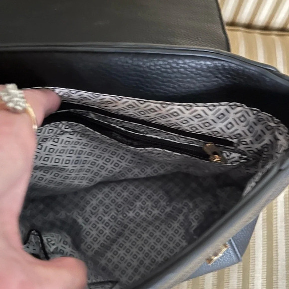 MYSTIQUE~100% VEGAN~ BLACK HANDBAG~BACKPACK~NWOT - Picture 6 of 16